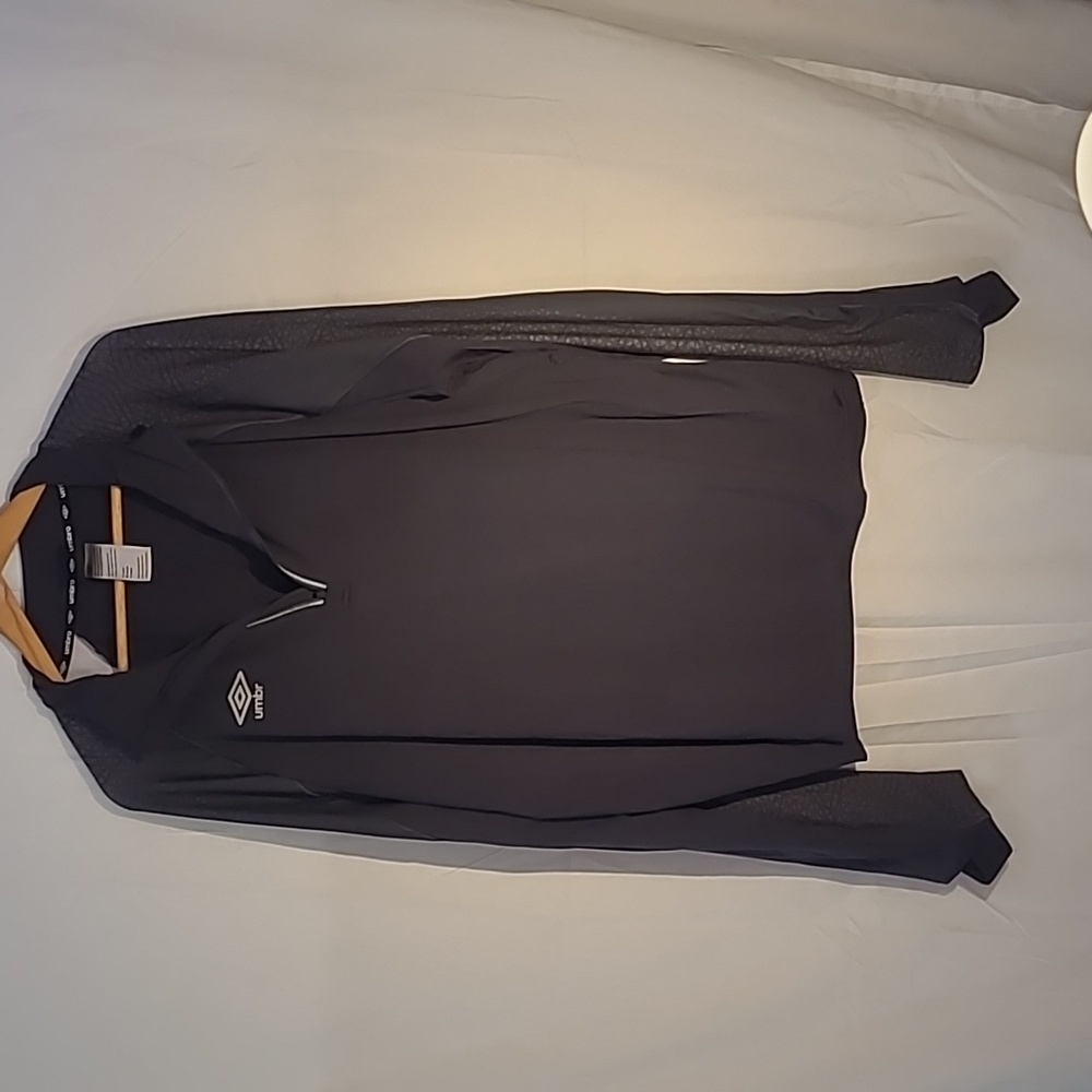 Umbro XXL Men's Longsleeve Pullover w/thumbholes
